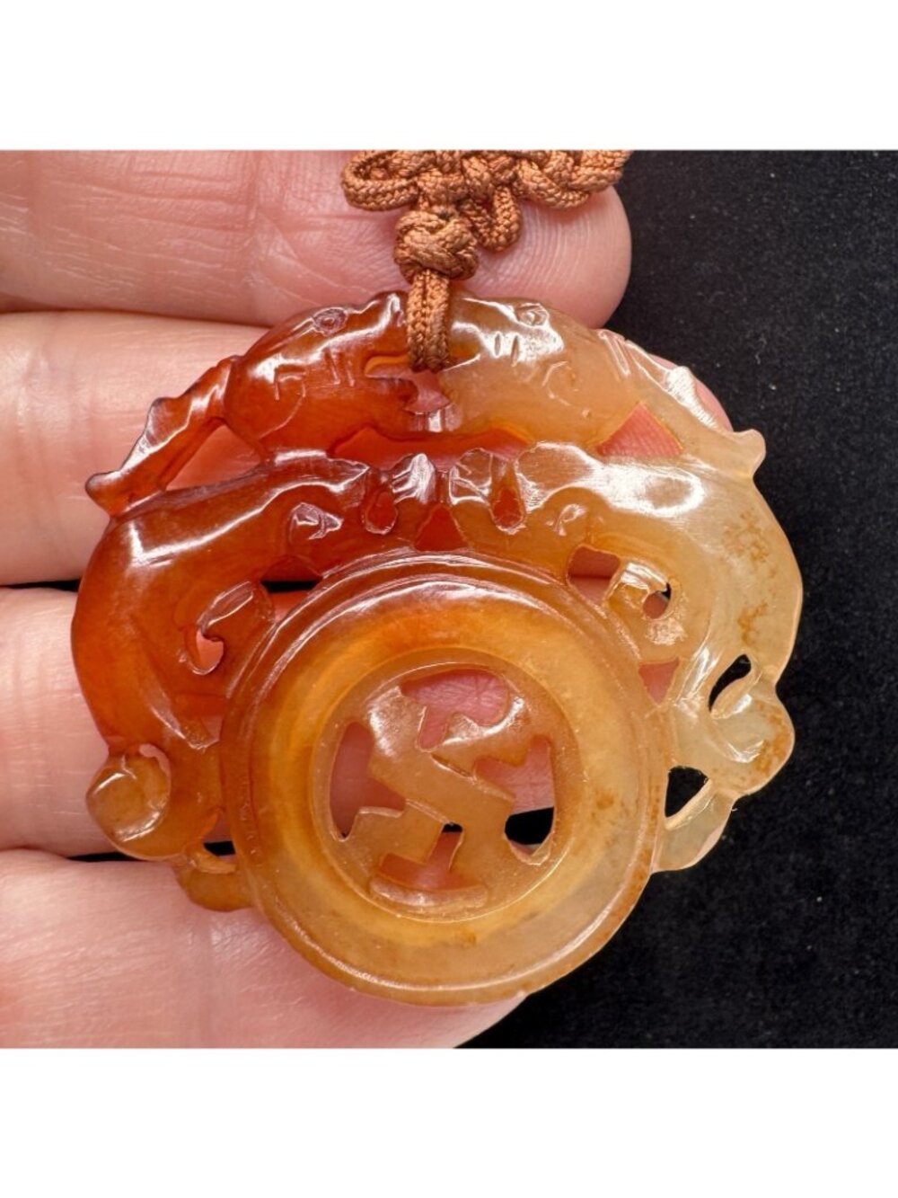 Chinese Pixiu Beast Pendant Carved Agate Spinning "Wan" Symbol Estate 42mm 1970s - Picture 13 of 16